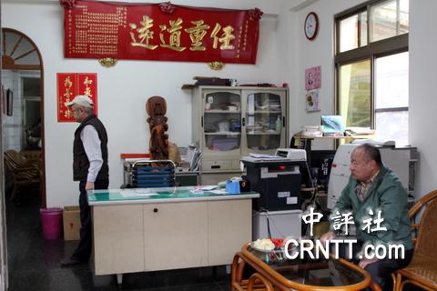 王金平西裝里揣神秘小本 隨身攜帶幾十年(組圖) 王金平西裝里揣神秘小本 隨身攜帶幾十年(組圖)