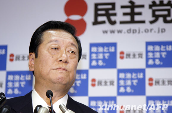 11月4日,日本最大的在野黨民主黨代表小澤一郎在位于東京的民主黨總部召開的緊急記者會(huì)上講話。小澤一郎在記者會(huì)上說,由于他與日本首相、執(zhí)政的自民黨總裁福田康夫的會(huì)談引起政治混亂,他決定辭職,并已向民主黨干事長(zhǎng)鳩山由紀(jì)夫提交辭呈。 新華社/路透